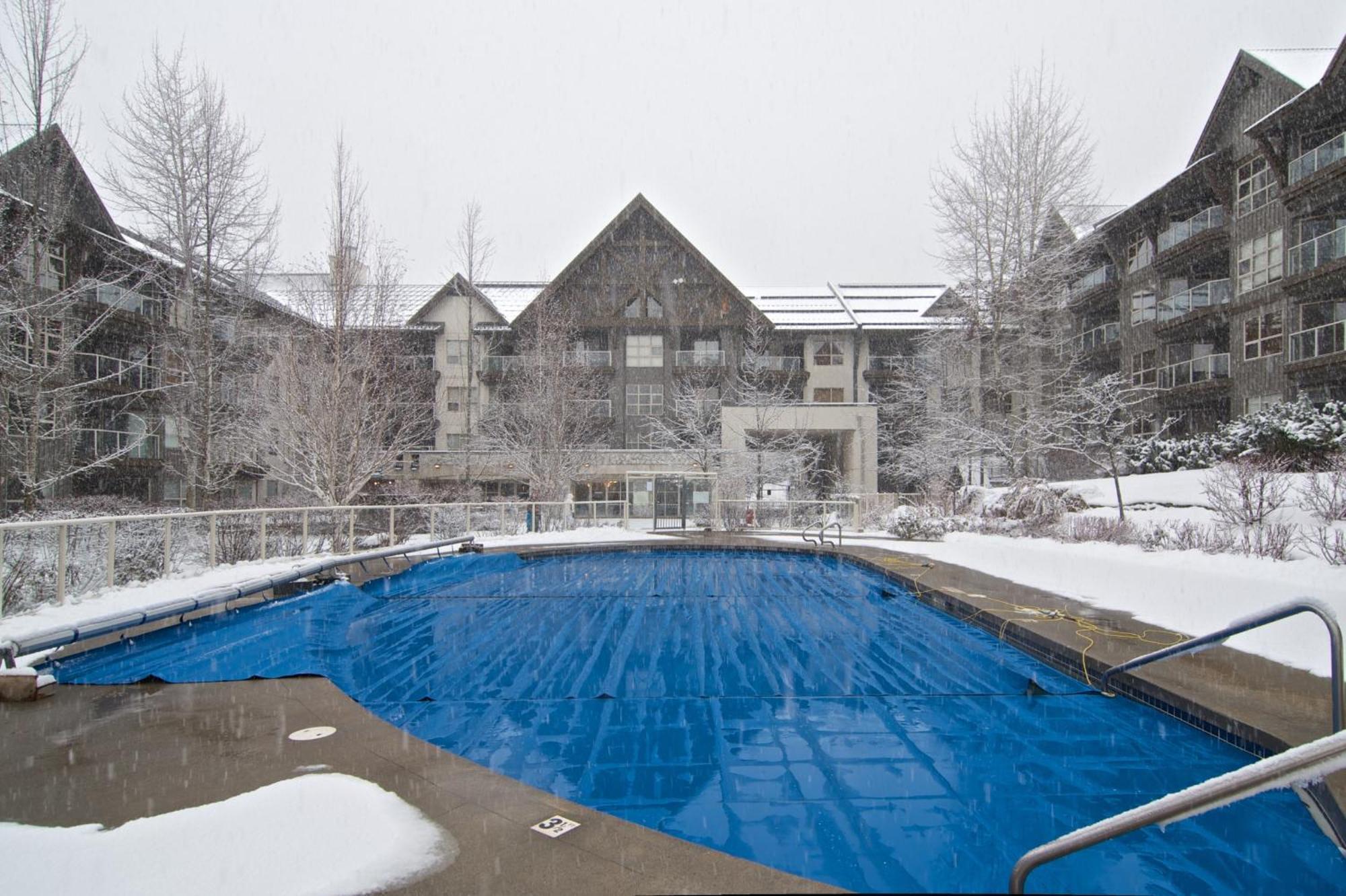Aspens On The Mountain Ski In Out Whistler Exterior photo